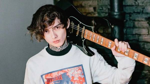 Подробнее о статье Tim Henson из Polyphia: от запрета играть на гитаре — к двоякой мировой славе